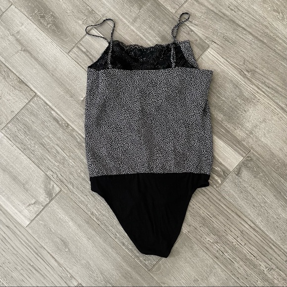 WAYF Printed Cowlneck and Lace Bodysuit - Picture 3 of 7